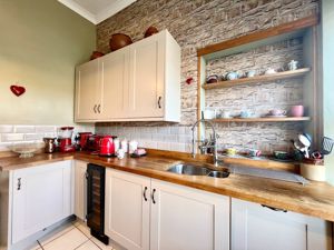 Kitchen- click for photo gallery